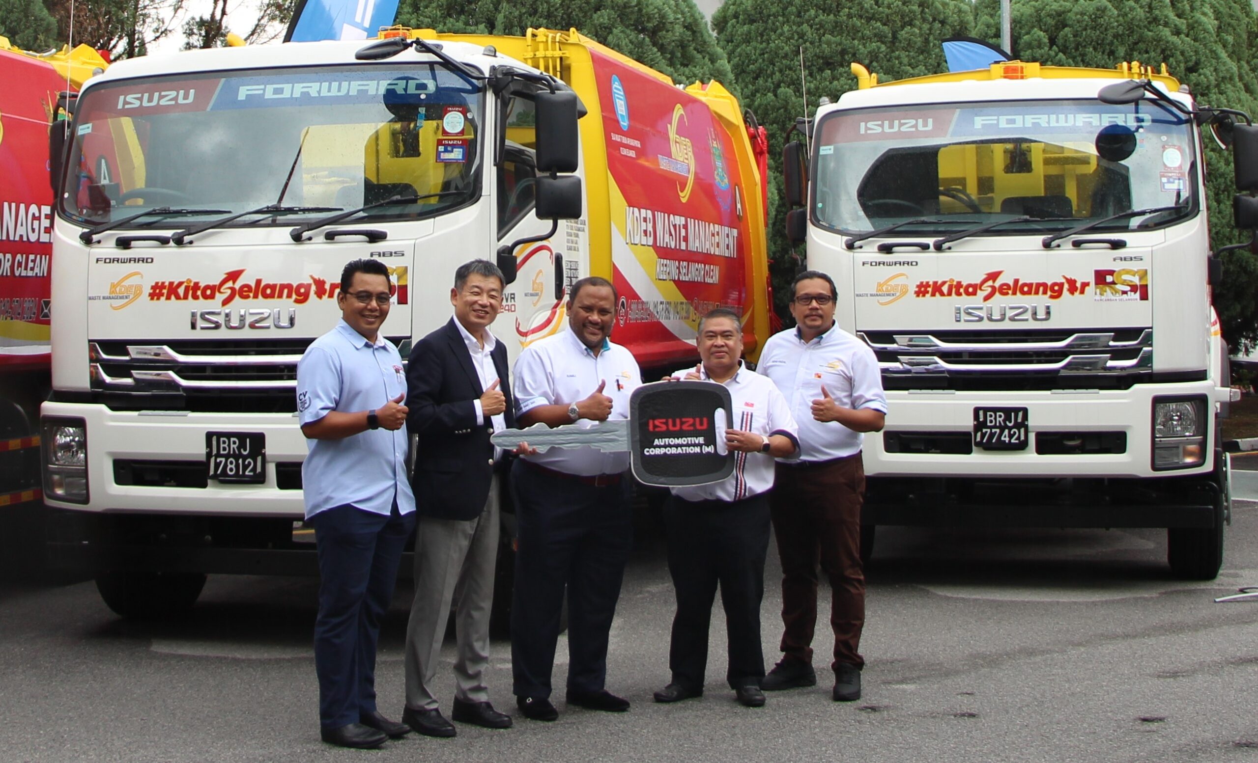 KDEB Waste Management Receives New Units of Isuzu FVR Medium-Duty Trucks