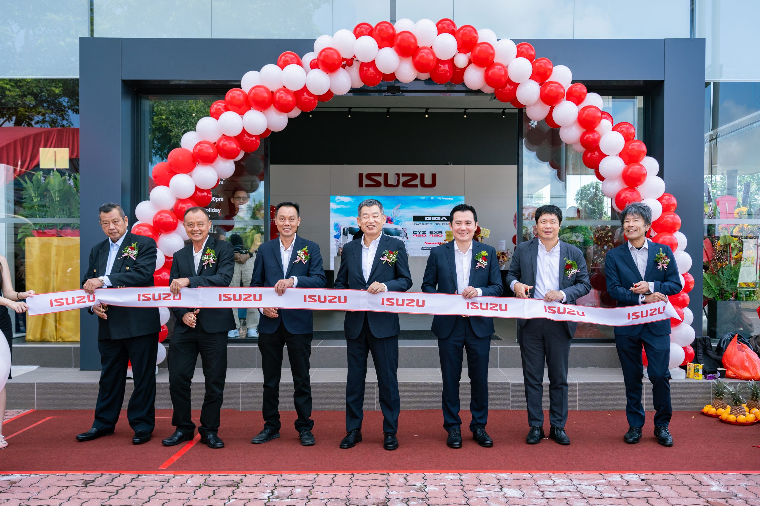 JUMBO ARENA OPENS REVAMPED BATU PAHAT OUTLET