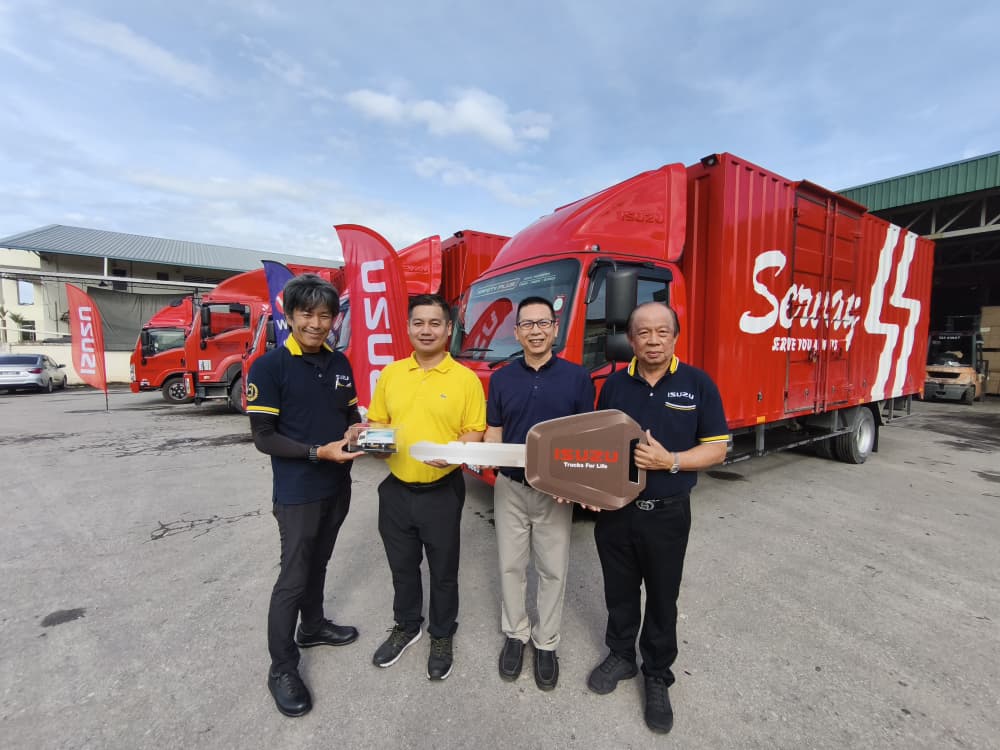 ISUZU DELIVERS 10 UNITS OF ELF NPR PRO MODEL TO EAST MALAYSIA’S RETAIL BRAND, SERVAY EVERGREEN SDN BHD
